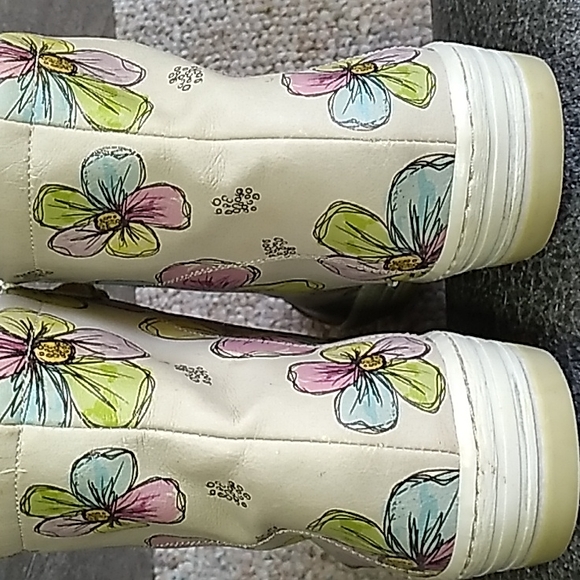 Goby Women's Vegan Hi-Top Floral Sneakers Shoes - Sz 10 NWOT - Picture 5 of 12